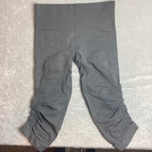 NWOT Lululemon Cropped High Rise seamless Gray Size 4